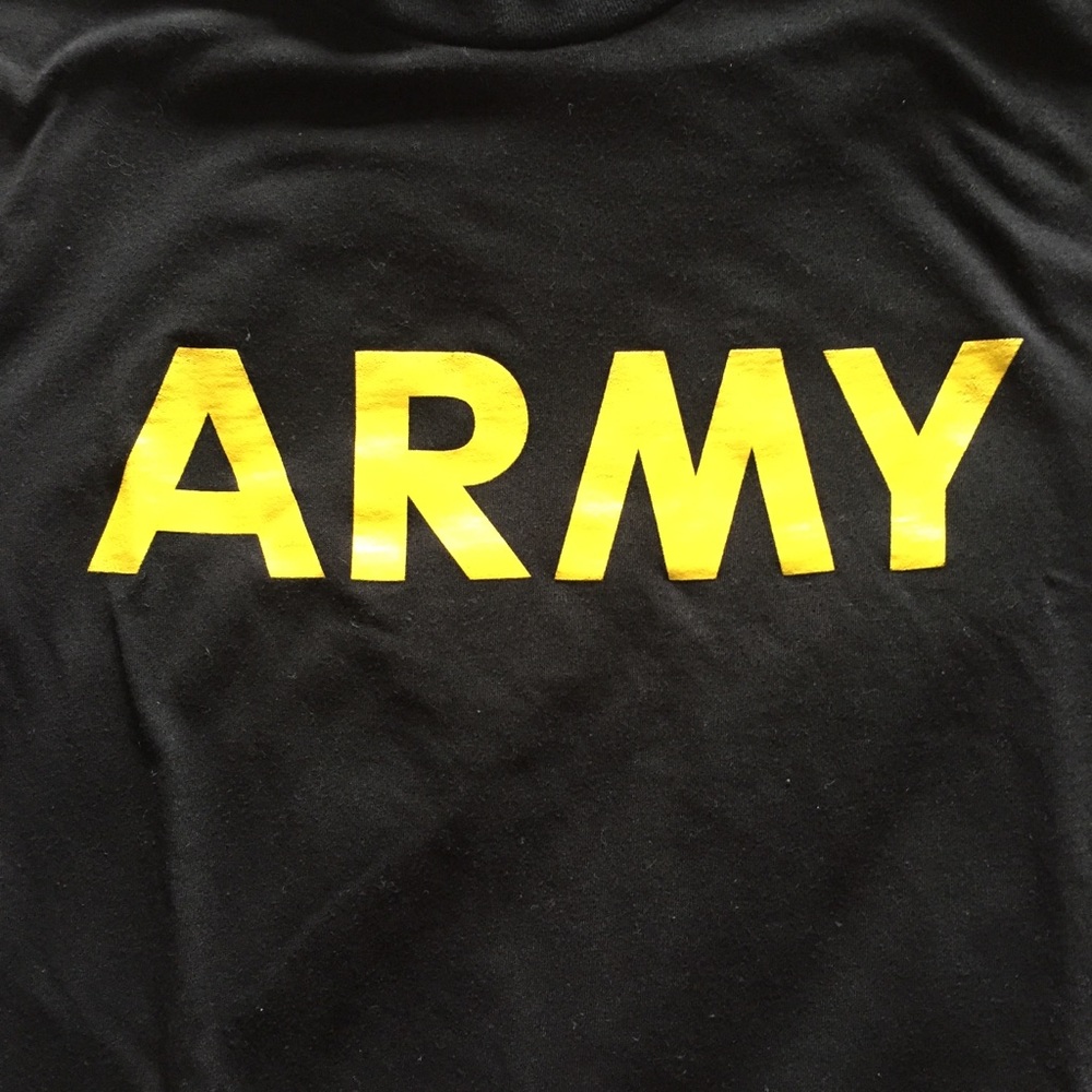 Men’s large Army shirt black graphic tee